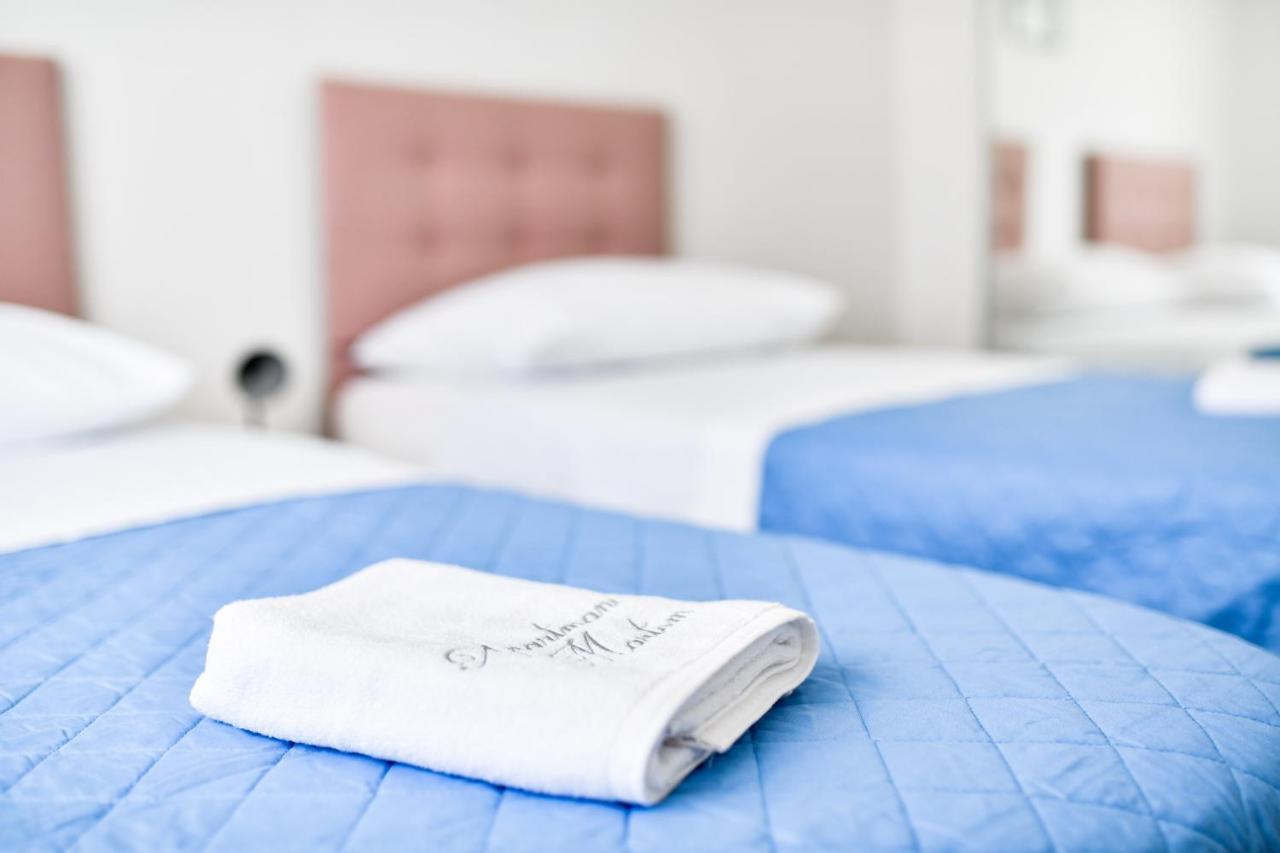 Apartments Martom Селине Екстериор снимка