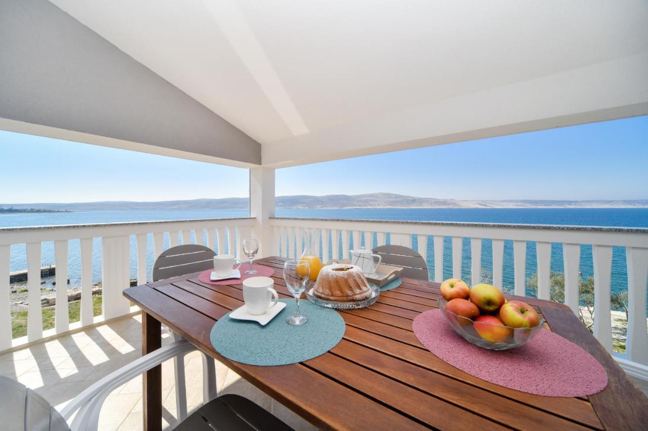 Apartments Martom Селине Екстериор снимка