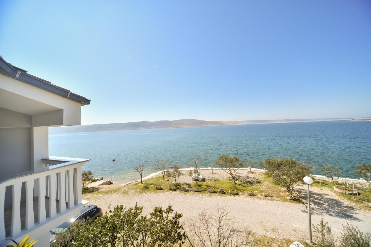 Apartments Martom Селине Екстериор снимка