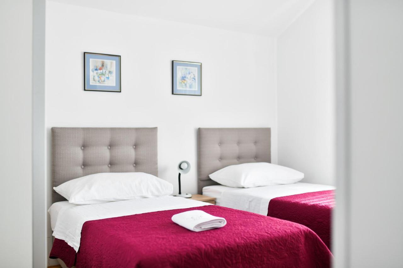 Apartments Martom Селине Екстериор снимка