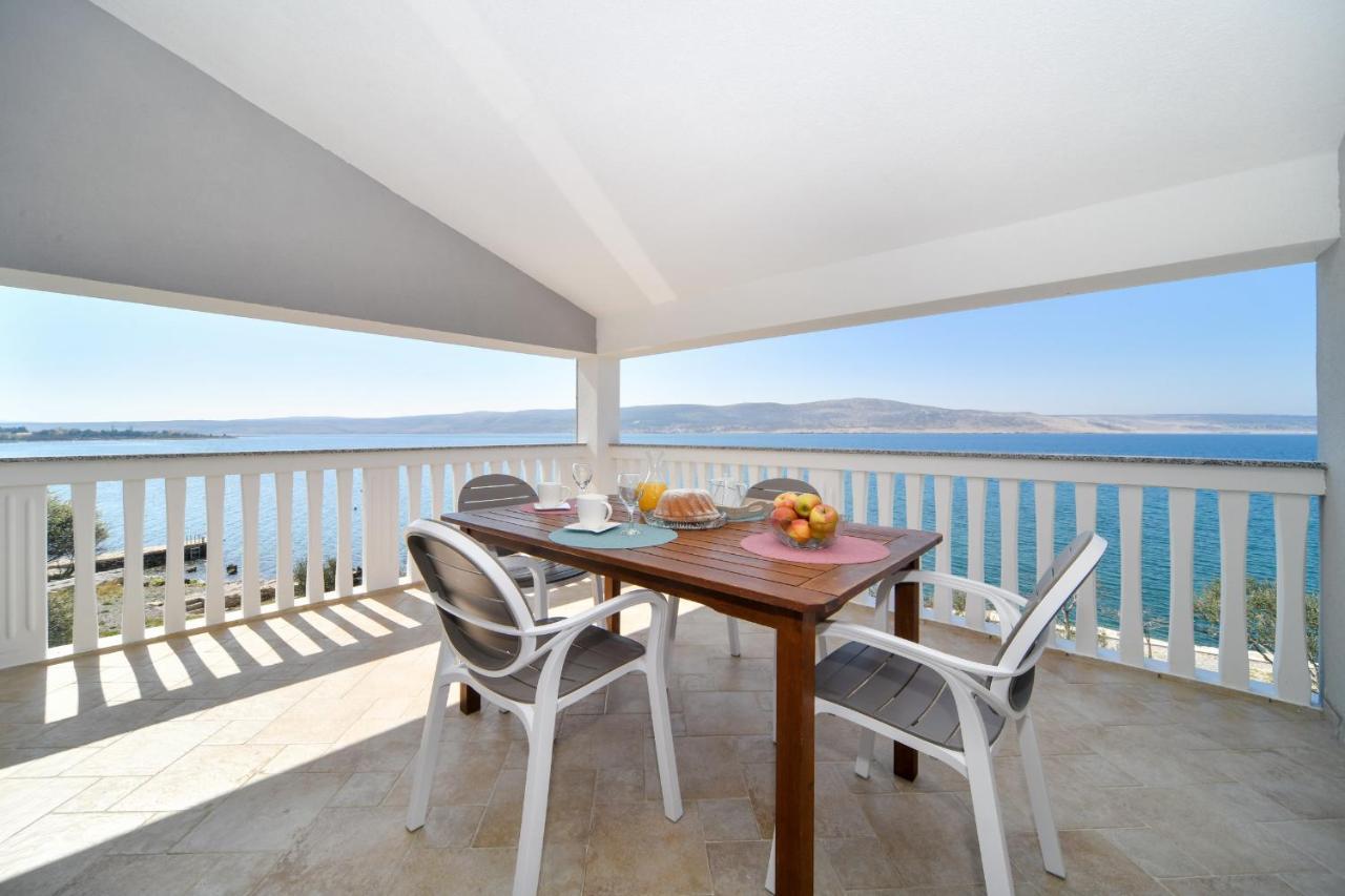 Apartments Martom Селине Екстериор снимка
