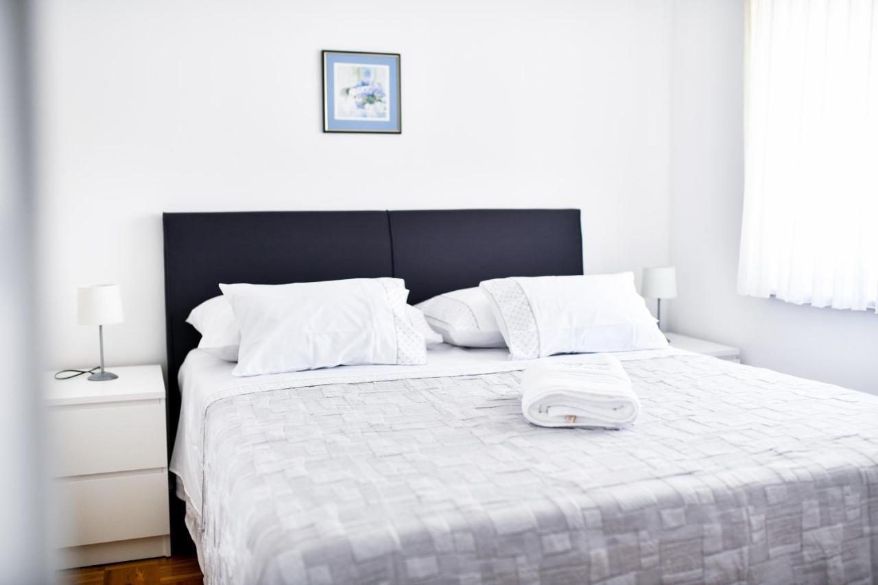 Apartments Martom Селине Екстериор снимка