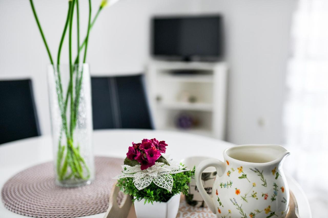 Apartments Martom Селине Екстериор снимка