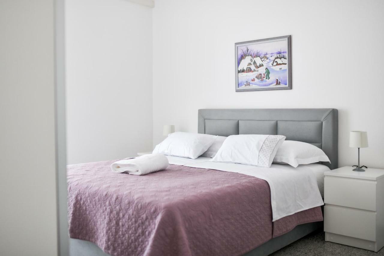 Apartments Martom Селине Екстериор снимка
