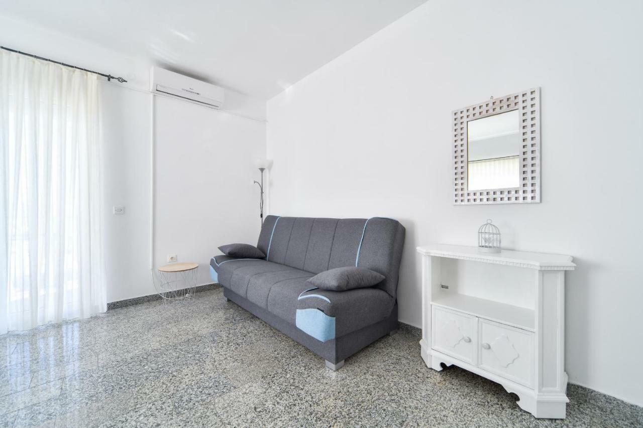 Apartments Martom Селине Екстериор снимка