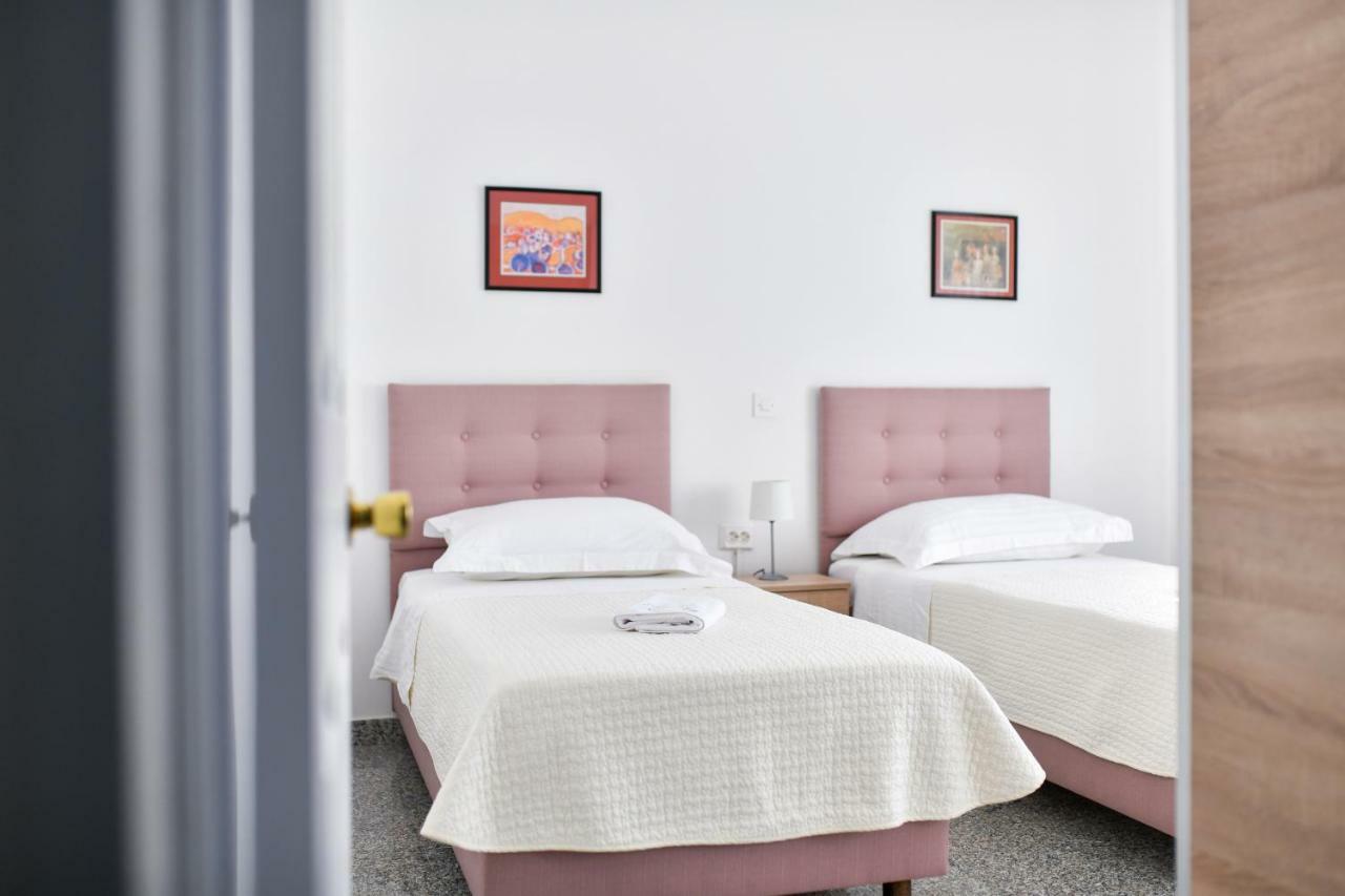 Apartments Martom Селине Екстериор снимка