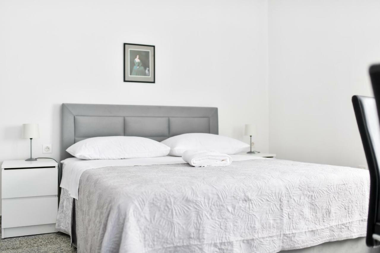 Apartments Martom Селине Екстериор снимка
