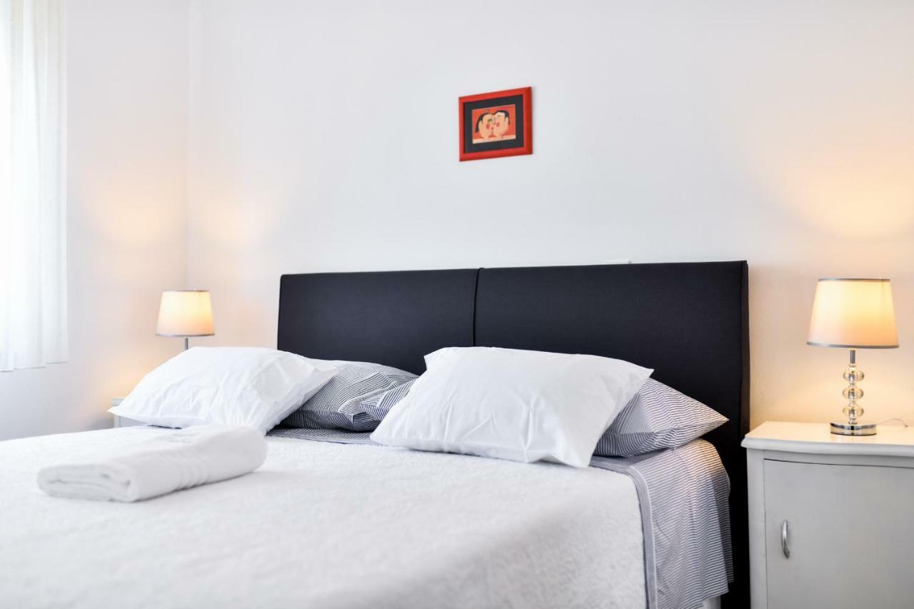 Apartments Martom Селине Екстериор снимка
