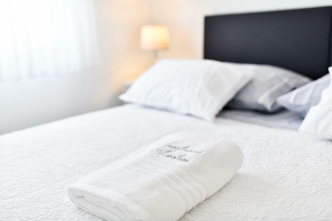 Apartments Martom Селине Екстериор снимка