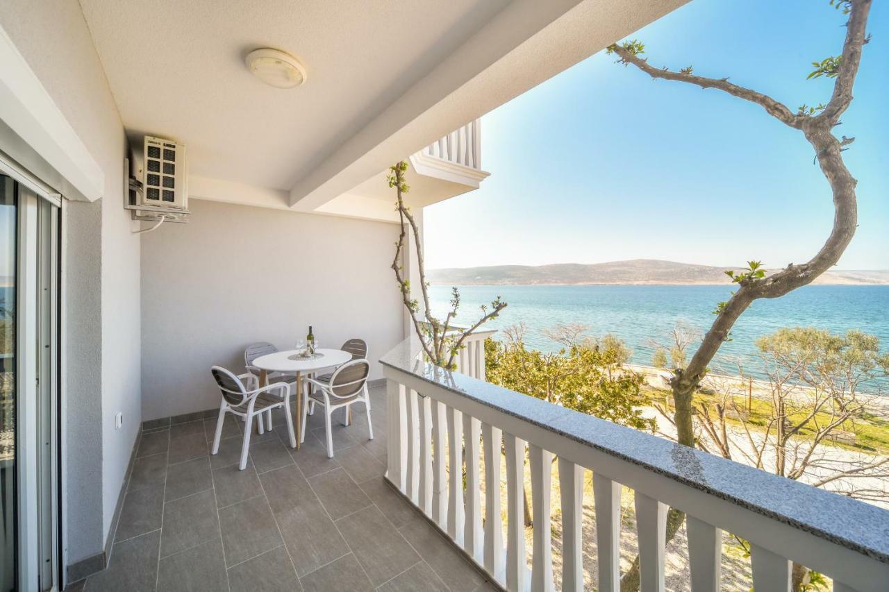 Apartments Martom Селине Екстериор снимка