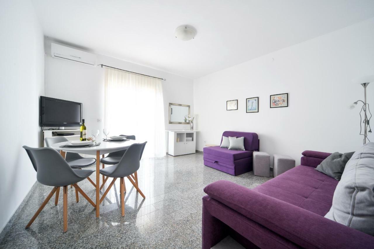 Apartments Martom Селине Екстериор снимка