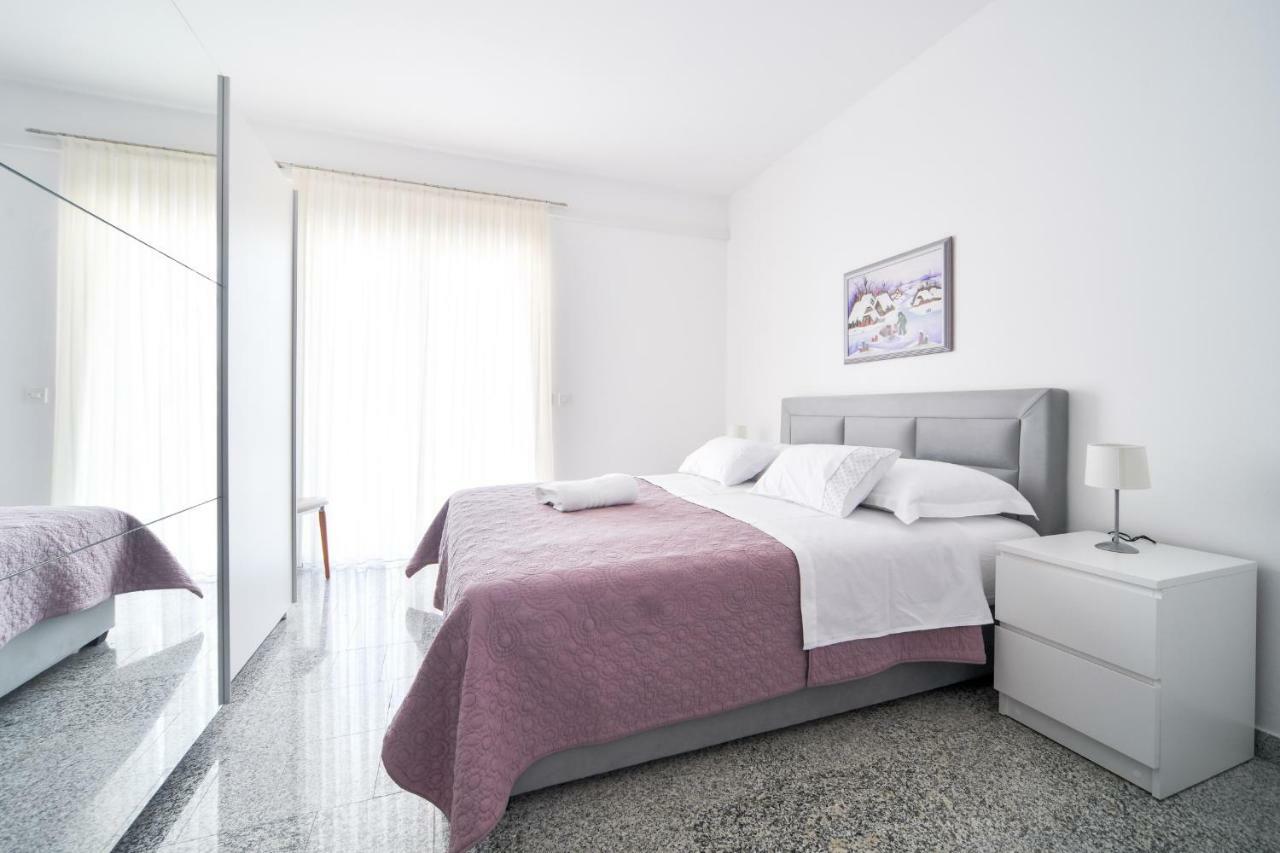 Apartments Martom Селине Екстериор снимка