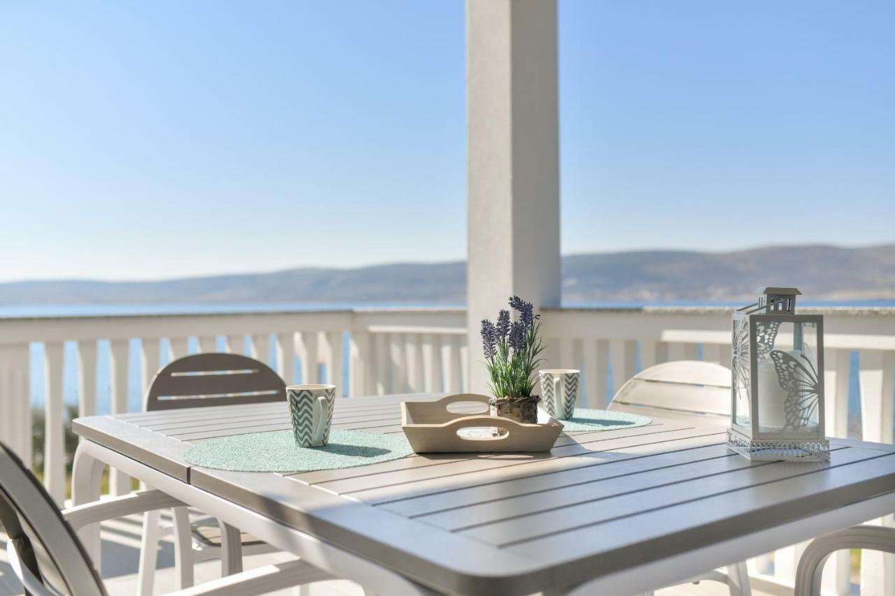 Apartments Martom Селине Екстериор снимка