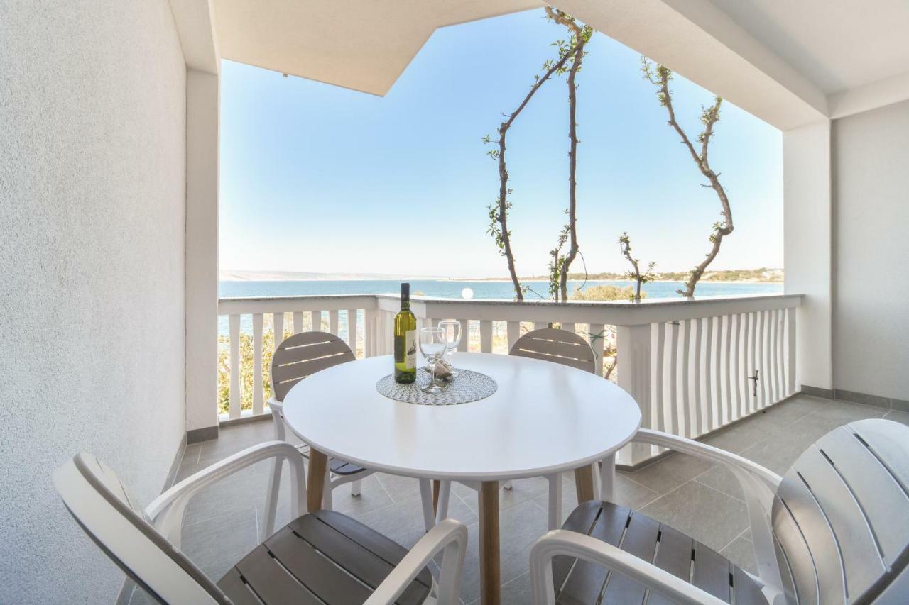 Apartments Martom Селине Екстериор снимка