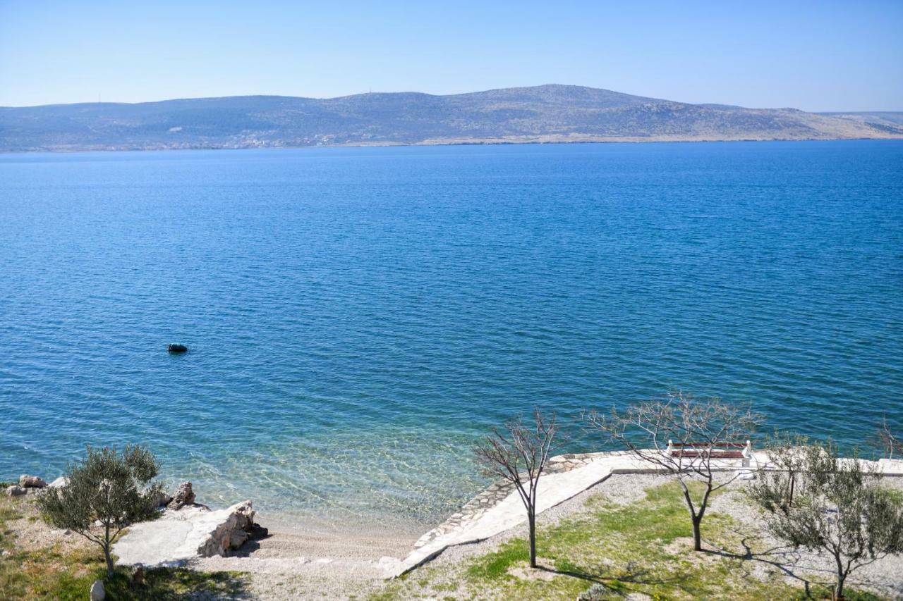 Apartments Martom Селине Екстериор снимка