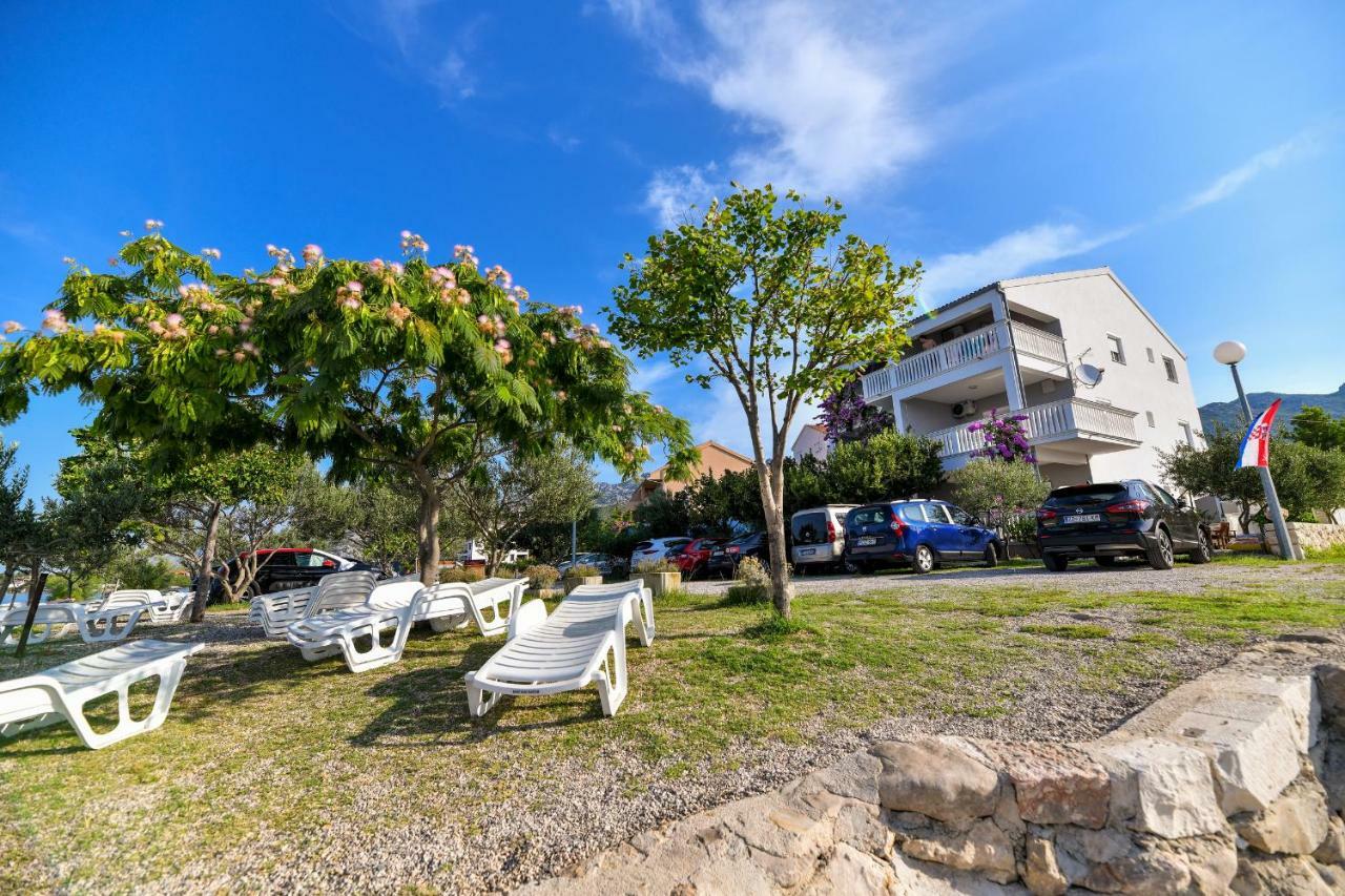 Apartments Martom Селине Екстериор снимка