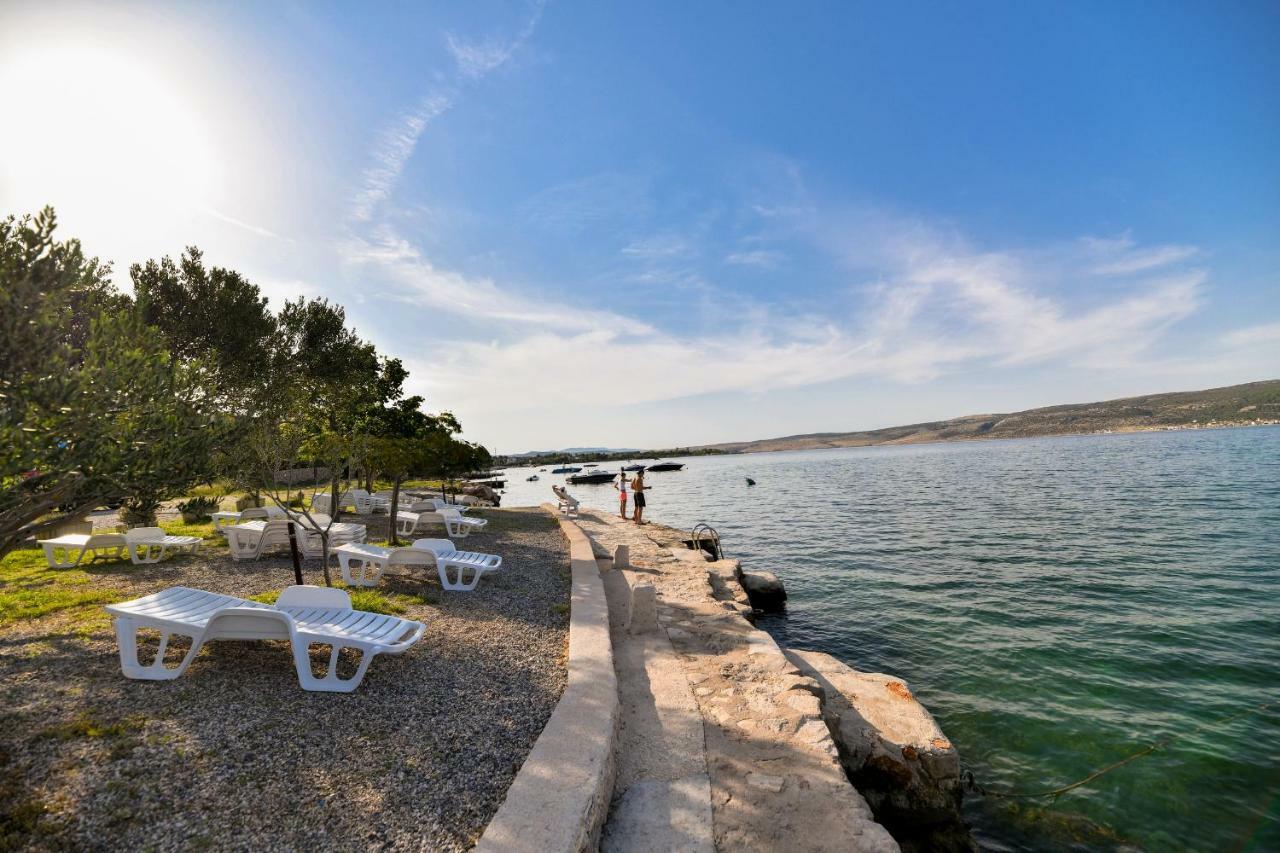 Apartments Martom Селине Екстериор снимка